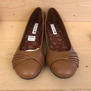 Bayley Cognac flats